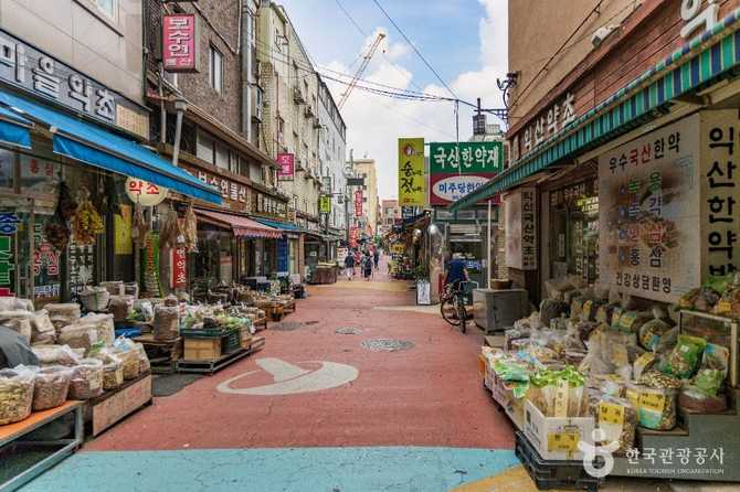 Discover Seoul Yakryeong Market - image 16
