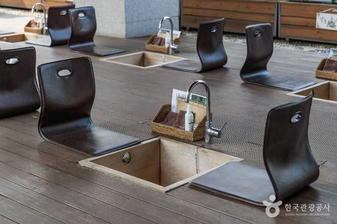 Discover Seoul Yakryeong Market Museum - image 6