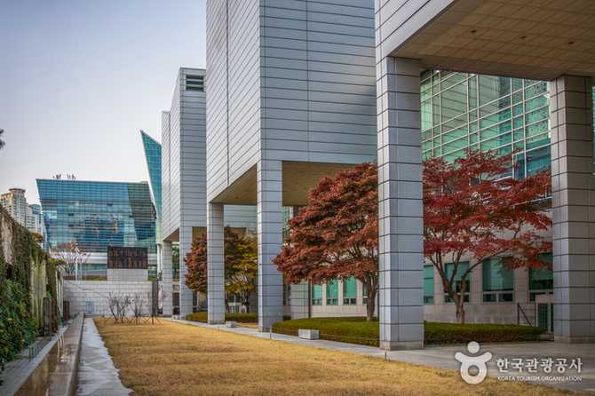 Visit Busan Museum of Modern - image 23