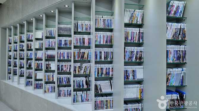 Namsan Library Seoul - image 15