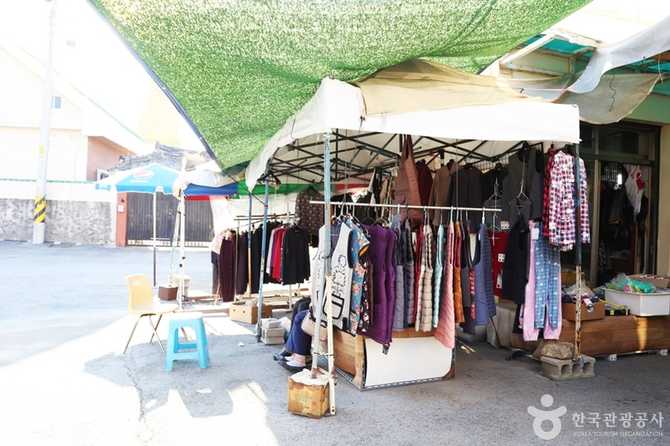 Experience Traditional Markets at Songje - image 8