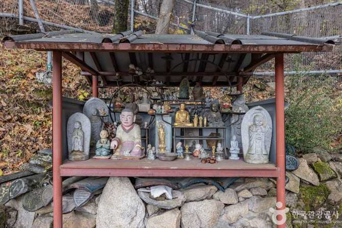 Visit Bonwonjeongsa Temple in Seoul - image 8