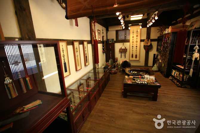 서울 종로구 동림매듭공방: 전통 매듭 공예와 체험의 명소 10