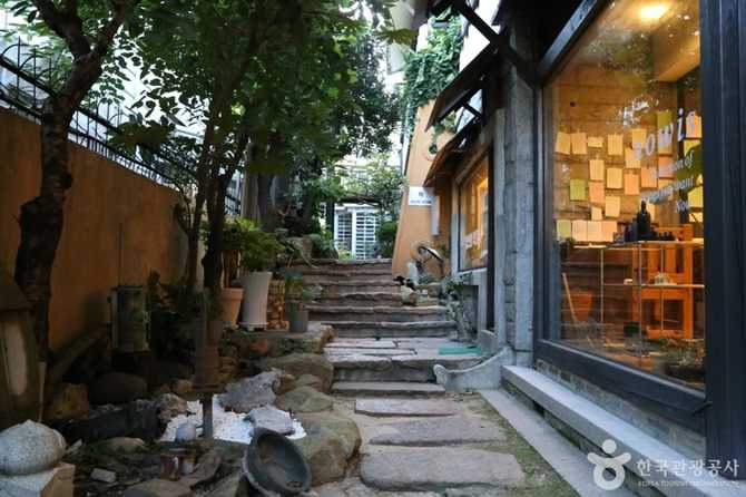 부산 문화골목: 도시 재생과 문화 공간의 새로운 모델 12