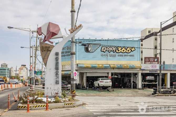 Discover Yeongdeungpo Rodeo Street - image 8