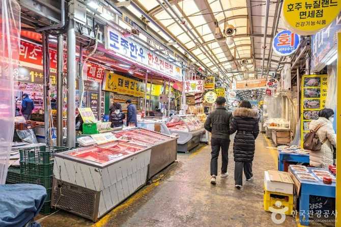 서울 서대문구 독립문 인근 영천시장, 전통과 현대가 어우러진 대표 골목시장 11