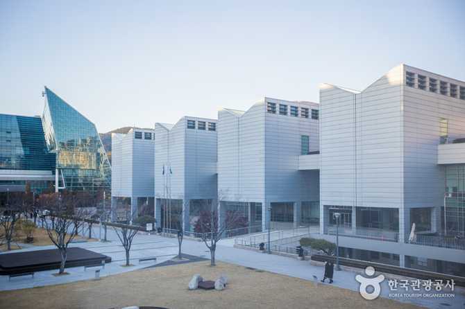 Visit Busan Museum of Modern - image 22