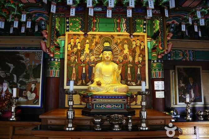Discover Geumyongam Temple in Busan - image 20
