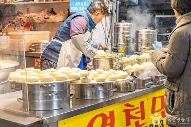 서울 서대문구 독립문 인근 영천시장, 전통과 현대가 어우러진 대표 골목시장 12