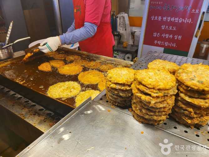 Explore Gwangjang Market - image 11