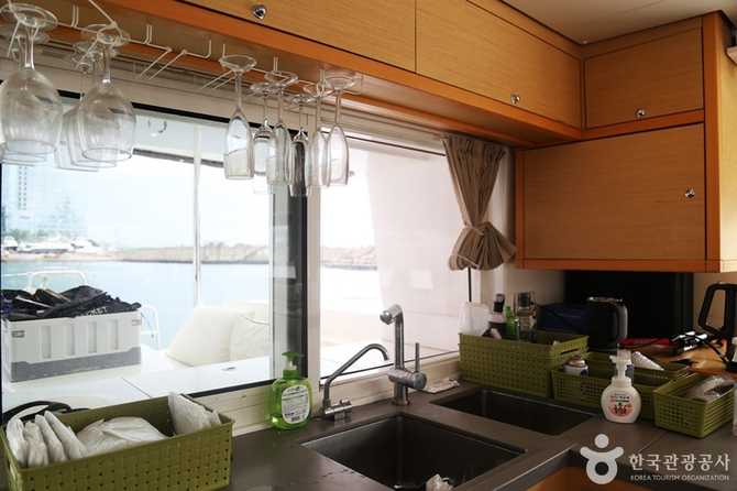 부산 Yacht Tour - image 15