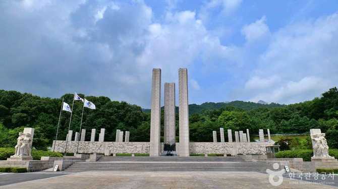 서울 강북구 4·19학생혁명기념탑: 민주주의 역사와 의미를 한눈에 1