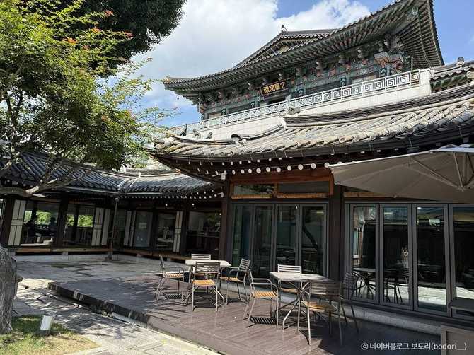서울 삼청동의 두가헌 레스토랑: 와인과 미술이 어우러진 문화 공간