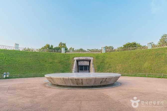 남산골공원 서울천년타임캡슐광장: 서울의 과거와 미래를 담은 문화유산