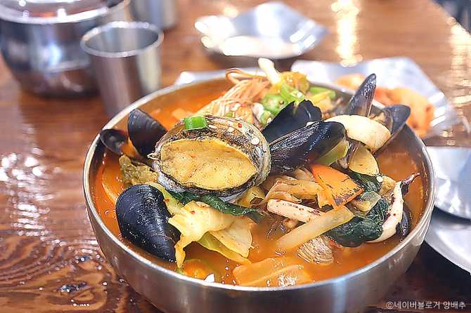 서울 강서구 칼국수 맛집, 칼스토랑의 인기 메뉴와 위치 정보