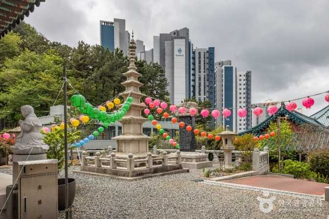 Visit HyeWonJeongsa Temple in Busan - image 3