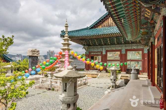Visit HyeWonJeongsa Temple in Busan - image 2