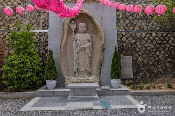 Visit HyeWonJeongsa Temple in Busan - image 7