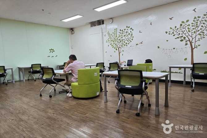 부산광역시립 명장도서관 정보와 이용 안내 5