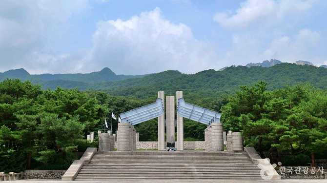 서울 강북구 4·19학생혁명기념탑: 민주주의 역사와 의미를 한눈에 2