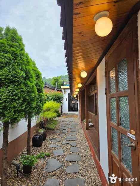 삼척 한옥 카페 보보정, 조용한 분위기와 풍부한 메뉴를 즐기세요 2