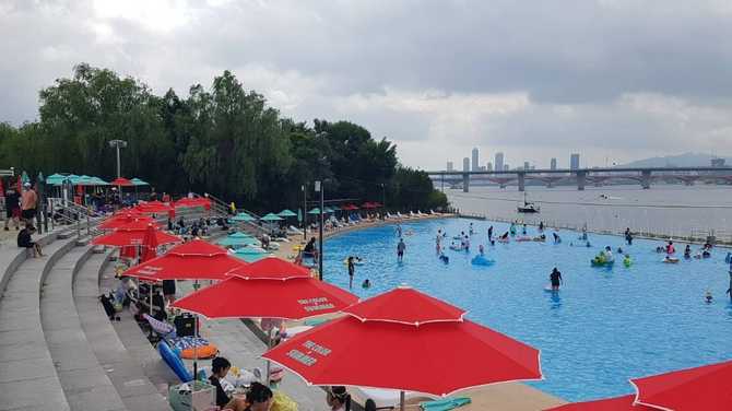 Nanzi Hangang Park Water Play - image 2