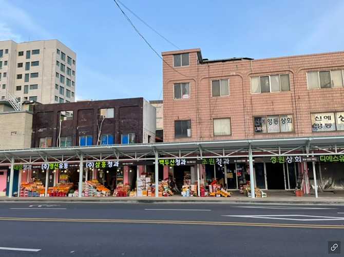 Discover Yeongdeungpo Cheonggwa Market - image 2