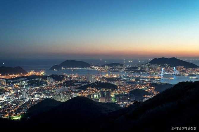 부산 황령산 전망대 가이드: 야경과 자연을 동시에 즐기는 최고의 명소 2