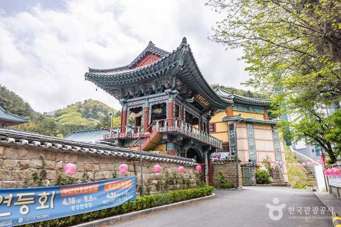 Visit HyeWonJeongsa Temple in Busan - image 10