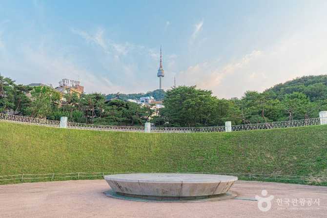 남산골공원 서울천년타임캡슐광장: 서울의 과거와 미래를 담은 문화유산 3