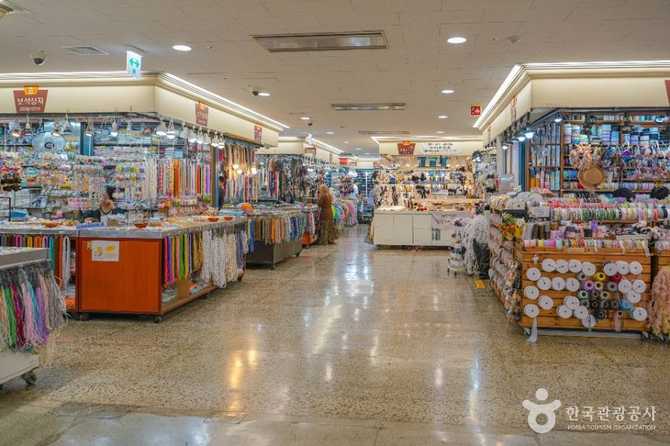Discover the Best Accessory Wholesale - image 3