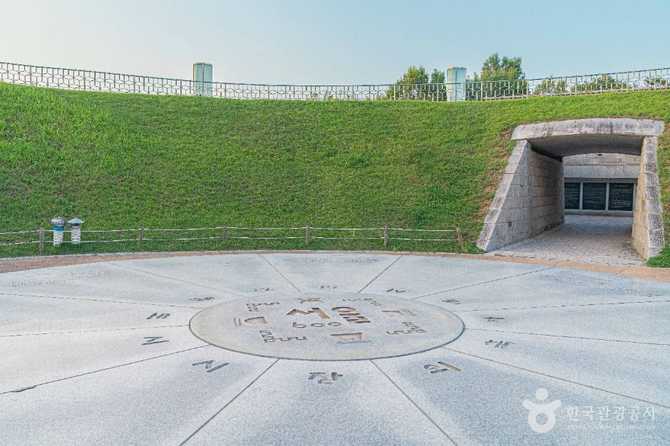 남산골공원 서울천년타임캡슐광장: 서울의 과거와 미래를 담은 문화유산 4