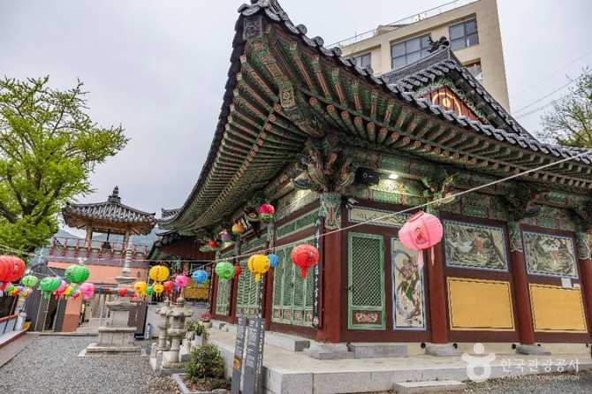 Comprehensive Guide to Yeondeungsa Templ - image 5