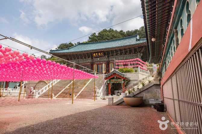 Visit HyeWonJeongsa Temple in Busan - image 13