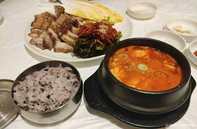 서촌돌솥: 한옥 분위기와 건강한 돌솥비빔밥 맛집 소개 7