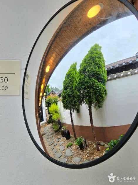 삼척 한옥 카페 보보정, 조용한 분위기와 풍부한 메뉴를 즐기세요 7