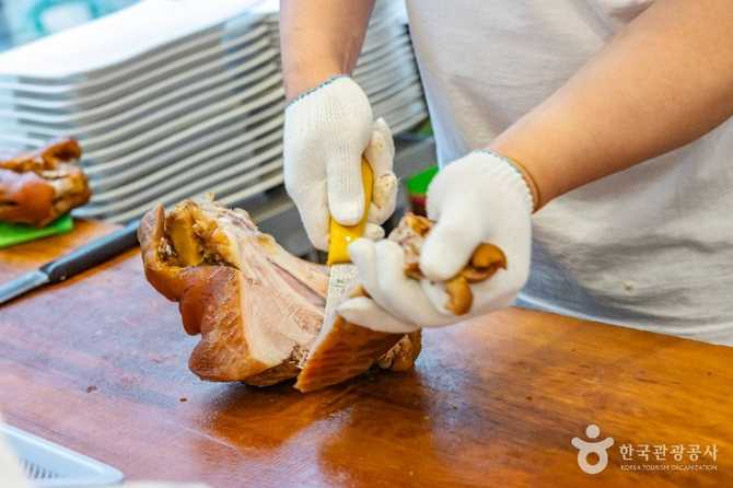 부평족발골목: 부산의 대표 족발 맛집과 방문 정보 9