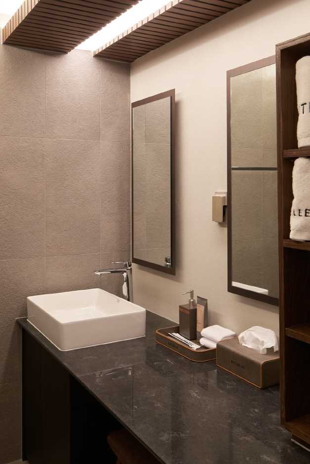 Experience Traditional Korean Hanok Stay - image 7
