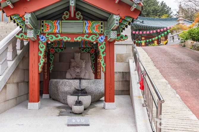 Visit HyeWonJeongsa Temple in Busan - image 11