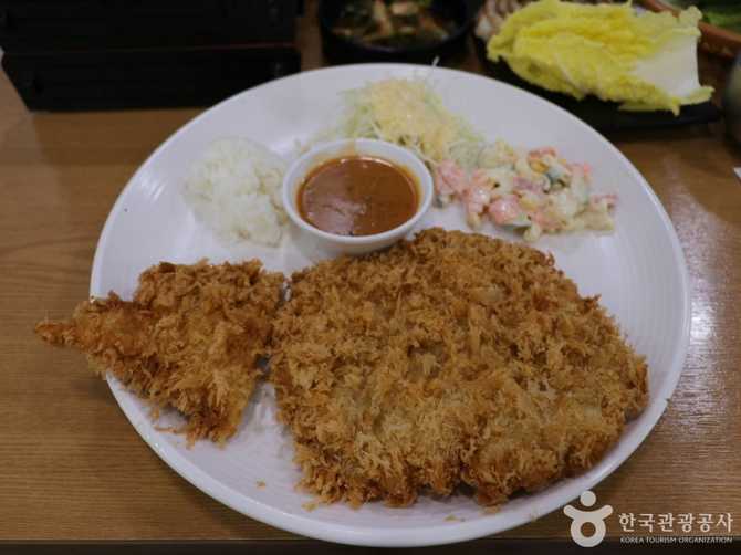 서울 종로구 광화문 미진: 70년 전통의 메밀국수 맛집 가이드 8