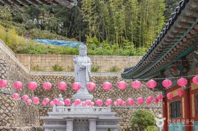 Visit HyeWonJeongsa Temple in Busan - image 14