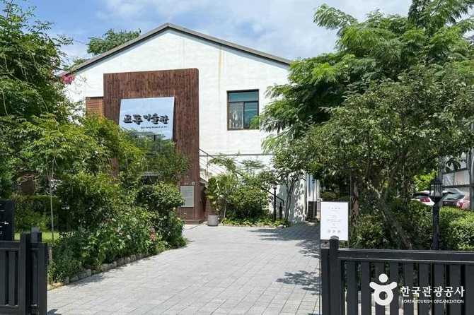 Visit Jeondong Art Museum - image 4