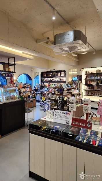 Experience Unique Travel Souvenirs at - image 1