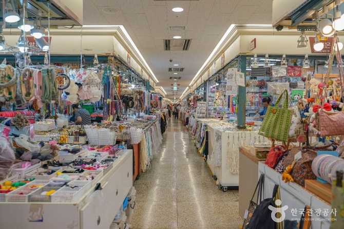 동대문종합시장 액세서리상가: 최신 부자재와 완제품 쇼핑 명소