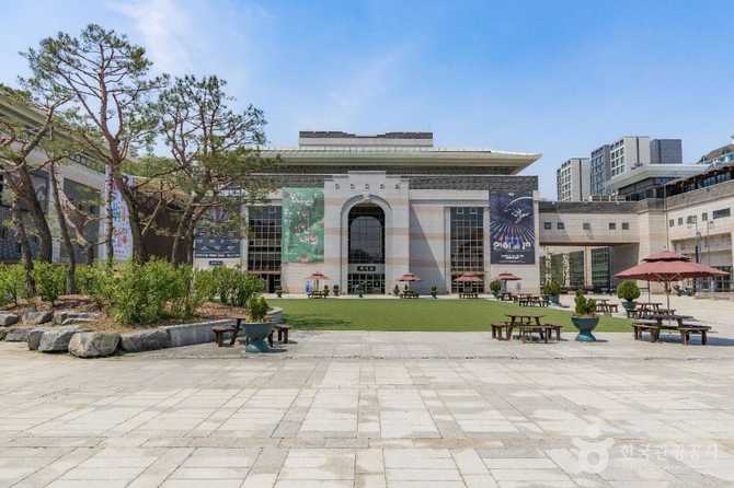 Discover Korea's National Gugak Center - image 1