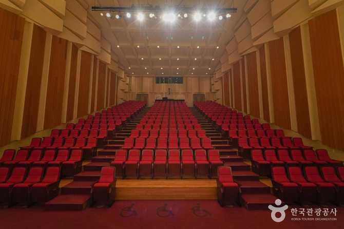 Dream Forest Art Center - image 2