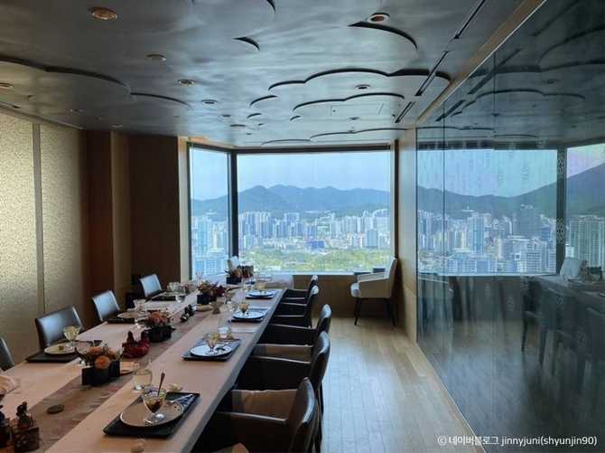 부산 롯데호텔 무궁화 한식당, 현대적 전통요리와 전망이 어우러진 최고의 맛집 1