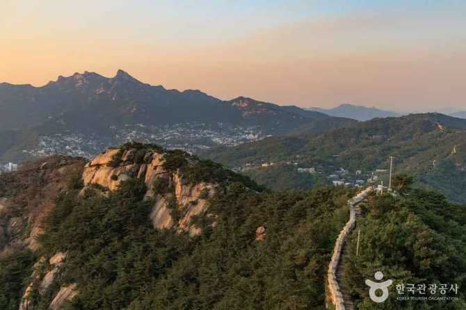 서울 인왕산 여행 가이드: 자연과 역사, 명소 정보 총정리