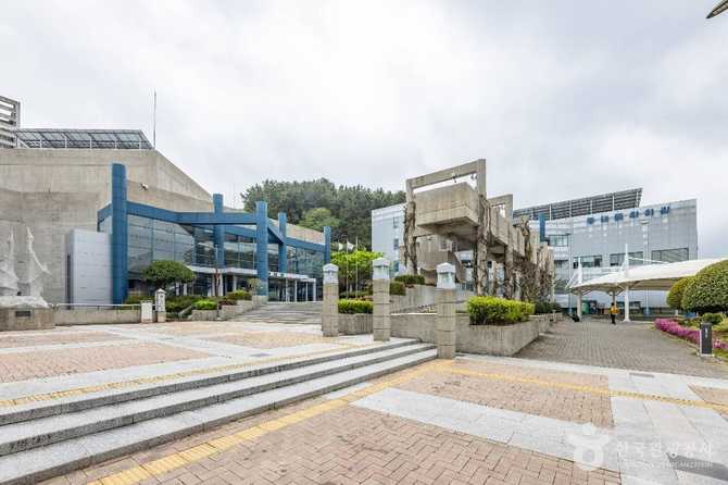 부산 동래문화회관: 문화예술과 자연이 어우러진 공연장 안내 1