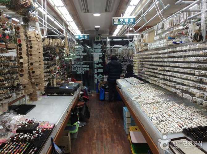 Discover Seoul's Largest Accessory Marke - image 4